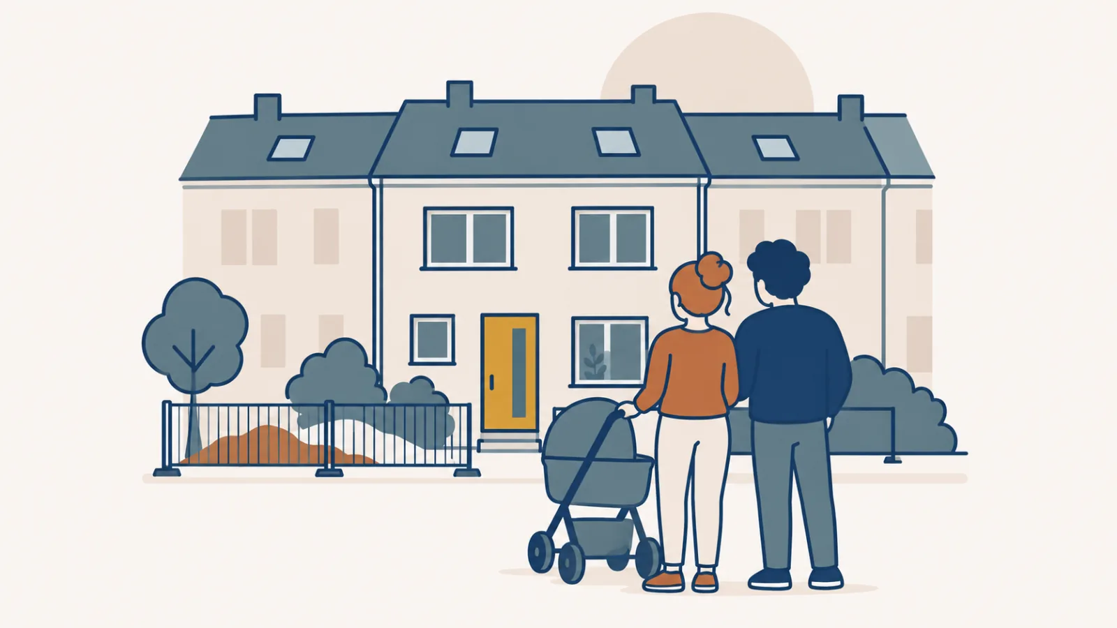 Junge Familie mit Kinderwagen vor einem Reihenhaus mit Bauzaun – Illustration zur Baufinanzierung