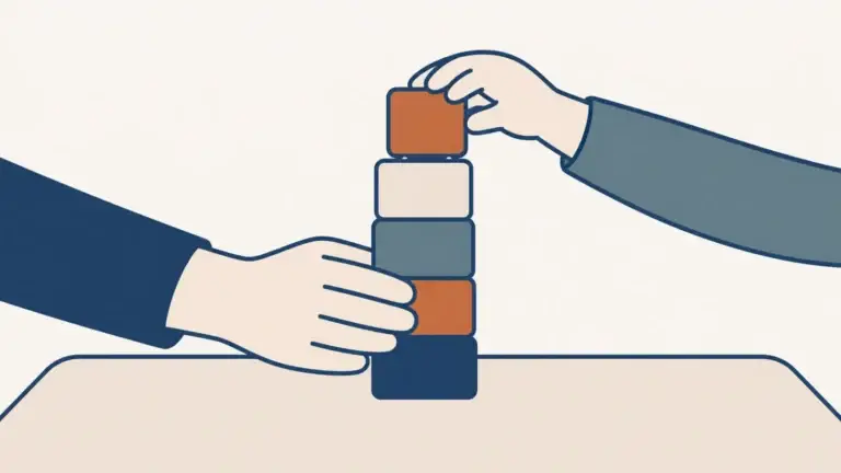 Kinderhand und Elternhand stapeln Bausteine zu einem Turm – Illustration zum Kindersparplan